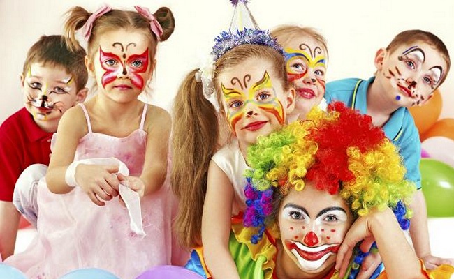 Crianças-com-maquiagens-para-carnaval