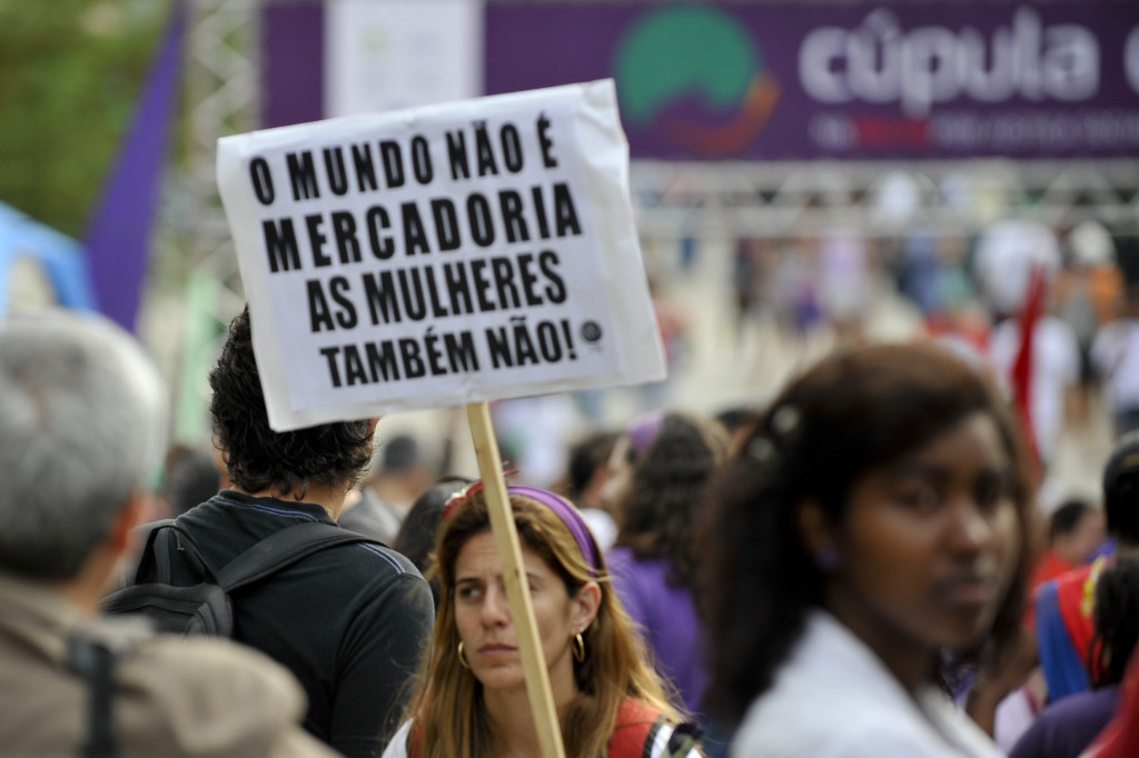 Rio de Janeiro - Mulheres de todo o país participam da Cúpula dos Povos, evento paralelo da Rio+20, e fazem protesto nas ruas da cidade
